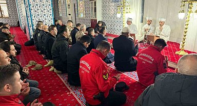 Iğdır'da depremde hayatını kaybedenler için mevlit okundu