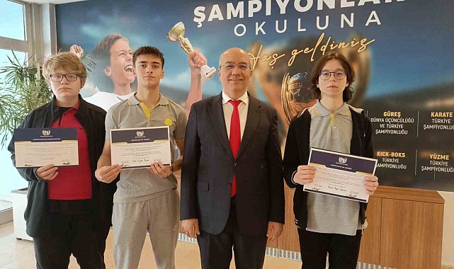 İhlas Koleji öğrencileri Model Birleşmiş Milletler Konferansından ödülle döndü