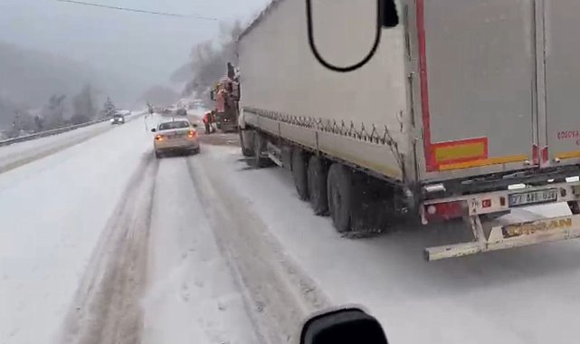 Ilgaz Dağı'nda ağır tonajlı araçlar yolda kaldı