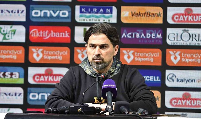 İlhan Palut: "Rizespor takımı kaybetmemesi gereken bir maçı daha kaybetti"