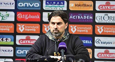 İlhan Palut: "Rizespor takımı kaybetmemesi gereken bir maçı daha kaybetti"