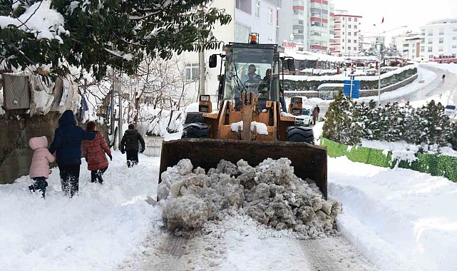 İlkadım'da karla mücadele devam ediyor