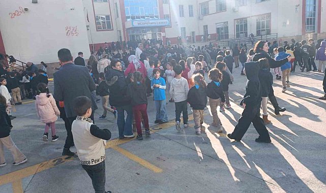 İlkokul öğrencilerine deprem ve yangın tatbikatı