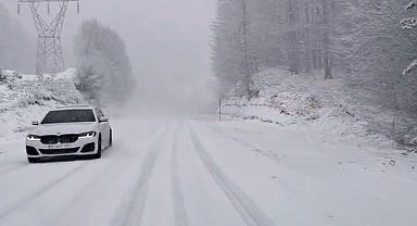 İnegöl-Domaniç yolunda zincir takmayan araçlara izin verilmedi
