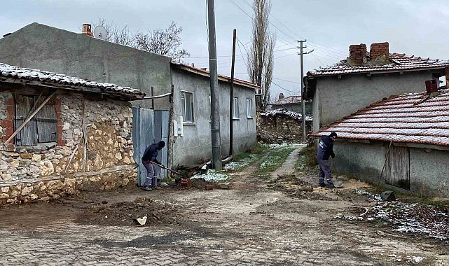 İnönü Belediyesi Esnemez Mahallesi'nde temizlik çalışması yaptı