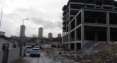 İnşaat işçileri tarafından yaralı halde bulunan genç kadın hayatını kaybetti