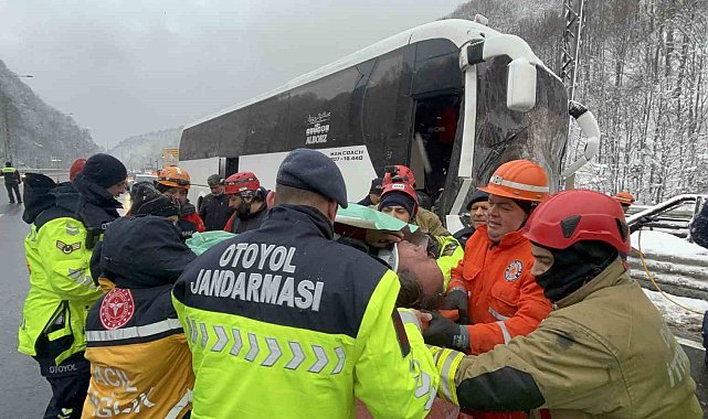 İran'a giden 28 yolcunun bulunduğu otobüs, tıra çarptı: 1 yaralı