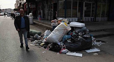 İşçiler greve gitti, sokaklar çöp doldu