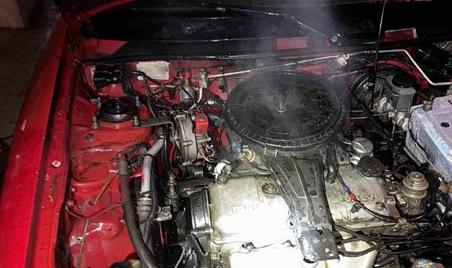 Isparta'da otomobil yangını itfaiye ekiplerince söndürüldü