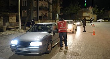 Isparta'da trafik ve narkoalan uygulamasıda 16 sürücüye ceza kesildi