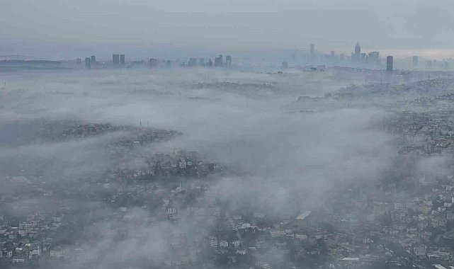 İstanbul Boğazı'nda sis kartpostallık manzara oluşturdu