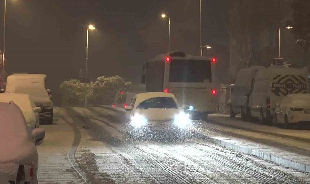 İstanbul günün ilk saatlerinde kara teslim oldu