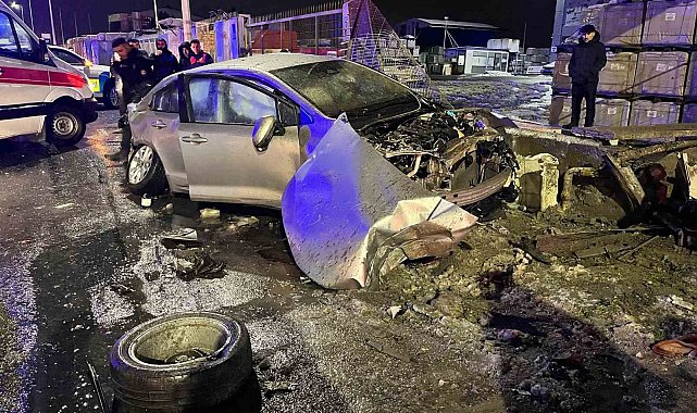 İstanbul'da feci kaza, otomobil sürücüsü hayatını yitirdi