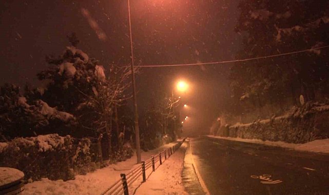 İstanbul'da gece saatlerinde kar yağışı etkili oldu