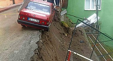 İstinat duvarı çöktü, sokak trafiğe kapatıldı
