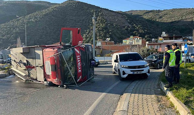 İtfaiye aracı devrildi: 3 yaralı