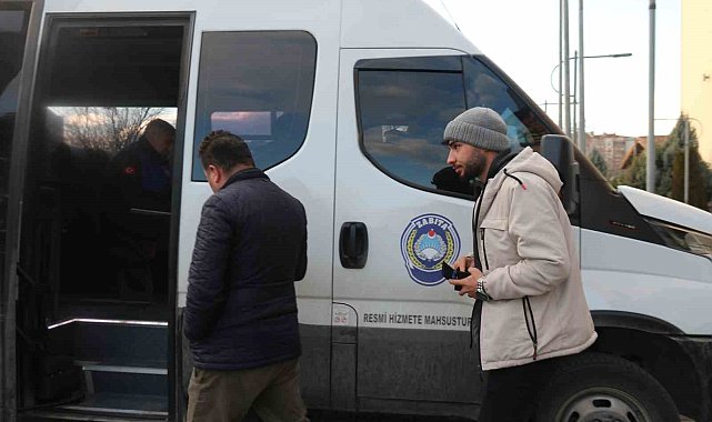 İzmariti yere atıp ceza yiyen ve sigara yakan vatandaş: "Yere atarsam bunun da parasını öderim"
