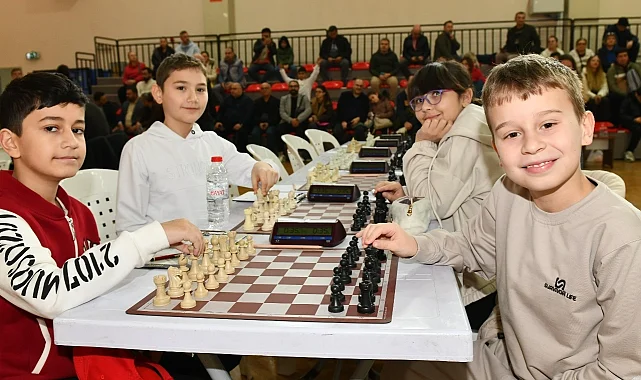 İzmir Çiğli'de satranç heyecanı yaşandı