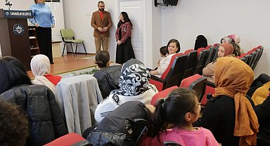 İzmir Karabağlar'da annelere farkındalık eğitimi