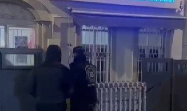 İzmir'de haklarında kesinleşmiş hapis cezası bulunan 2 şahıs yakalandı