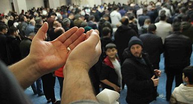 İzmir'de ilk teravih namazı kılındı