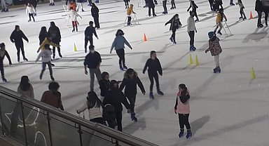 İzmir'de Buz Sporları Salonu 14 Şubat'a hazırlanıyor