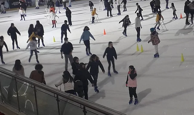 İzmir'de Buz Sporları Salonu 14 Şubat'a hazırlanıyor