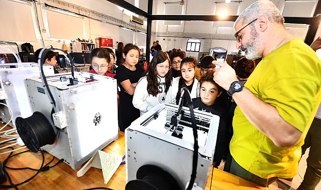 İzmir'de geleceğin fikir temelleri FabrikaLab'da atıldı