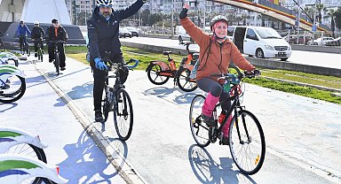 İzmirli bisikletliler hafta sonu pedalladı!