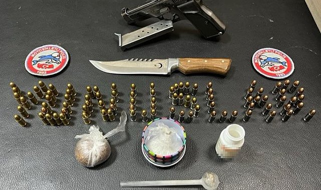 İzmit'te aracında silah ve uyuşturucuyla yakalanan zanlı tutuklandı