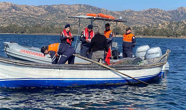 Jandarma ekipleri Bafa Gölü'nde denetimlerine devam ediyor