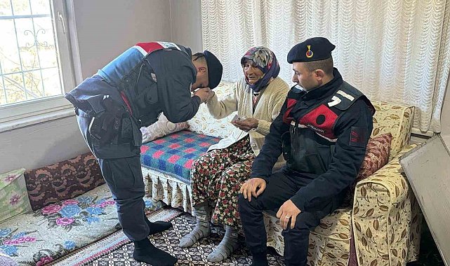 Jandarma yaşlı çınarları yalnız bırakmıyor