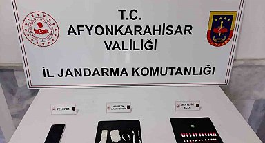 Jandarma zehir tacirini uyuşturucuyu satamadan yakaladı
