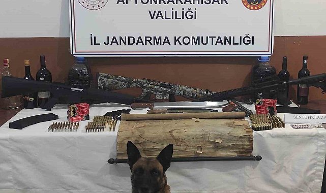 Kaçak alkol baskınına giden jandarma silah, uyuşturucu ve harita ele geçirdi