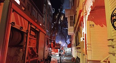 Kadıköy'de metruk binada çıkan yangında 1 kişi hayatını kaybetti