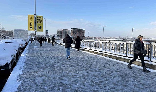 Kağıthane beyaz örtüyle kaplandı
