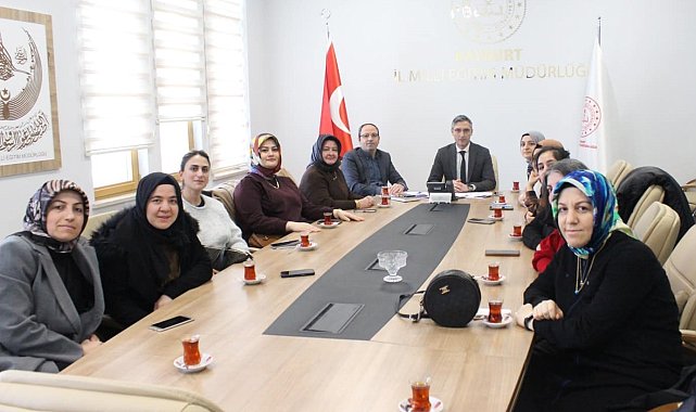 Kahraman kurslarda görev alacak öğretmenlerle bir araya geldi