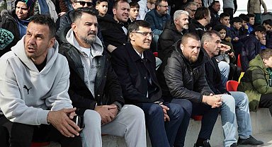 Kahveci'den U-17 takımına tribünden destek