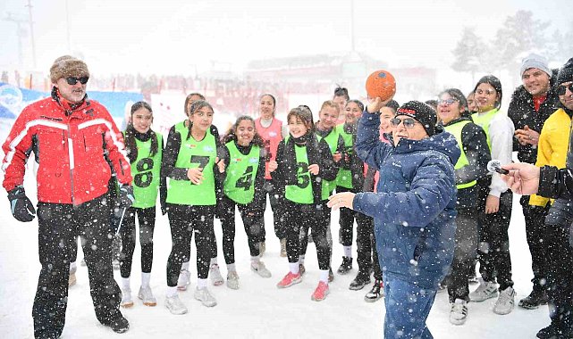 Kar Hentbol Şampiyonası, Türkiye'de ilk kez Erciyes'te yapıldı