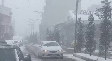Kar Patnos'u beyaza bürüdü