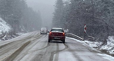Karabük'ün yüksek kesimlerinde kar yağışı sürüyor