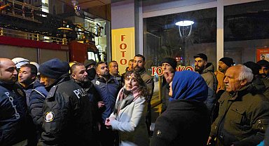 Karakoçan Belediyesine asılan pankart Valilik kararı ile indirildi