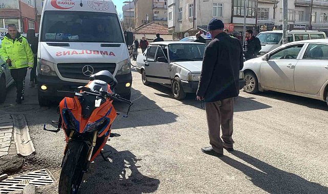 Karaman'da Fiat Tofaş otomobille çarpışan motosikletli yaralandı
