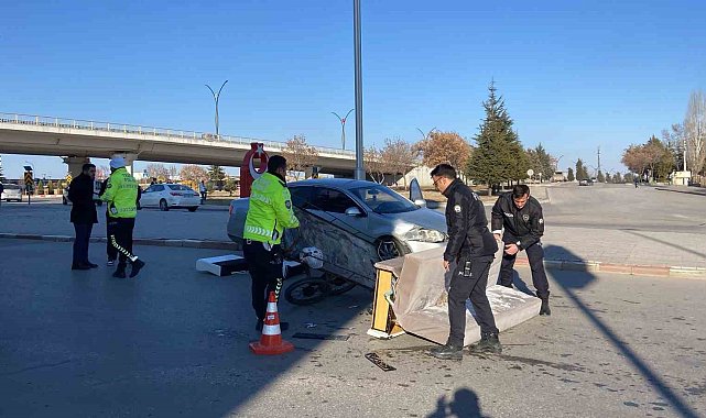 Karaman'da otomobil seyyar arabaya çarptı: 1 yaralı