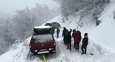 Karda mahsur kalanlar kurtarıldı