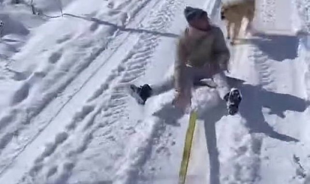 Karın keyfini çıkarırken köpek kovaladı: O anlar kamerada