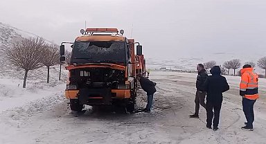 Karla mücadele kamyonu alevlere teslim oldu