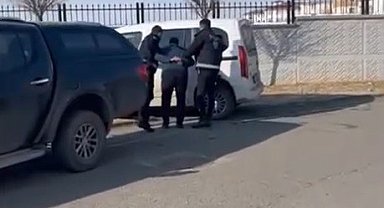 Kars'ta 11 yıl hapis cezası bulunan 1 kişi çatıda yakalandı