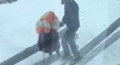 Kars'ta hasta kadın, sağlık ve özel idare ekiplerince kurtarıldı