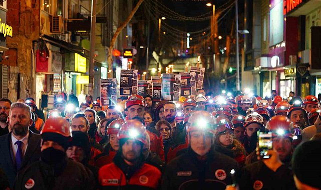 Kartal'da 6 Şubat depremlerinde hayatını kaybedenler sessiz yürüyüşle anıldı